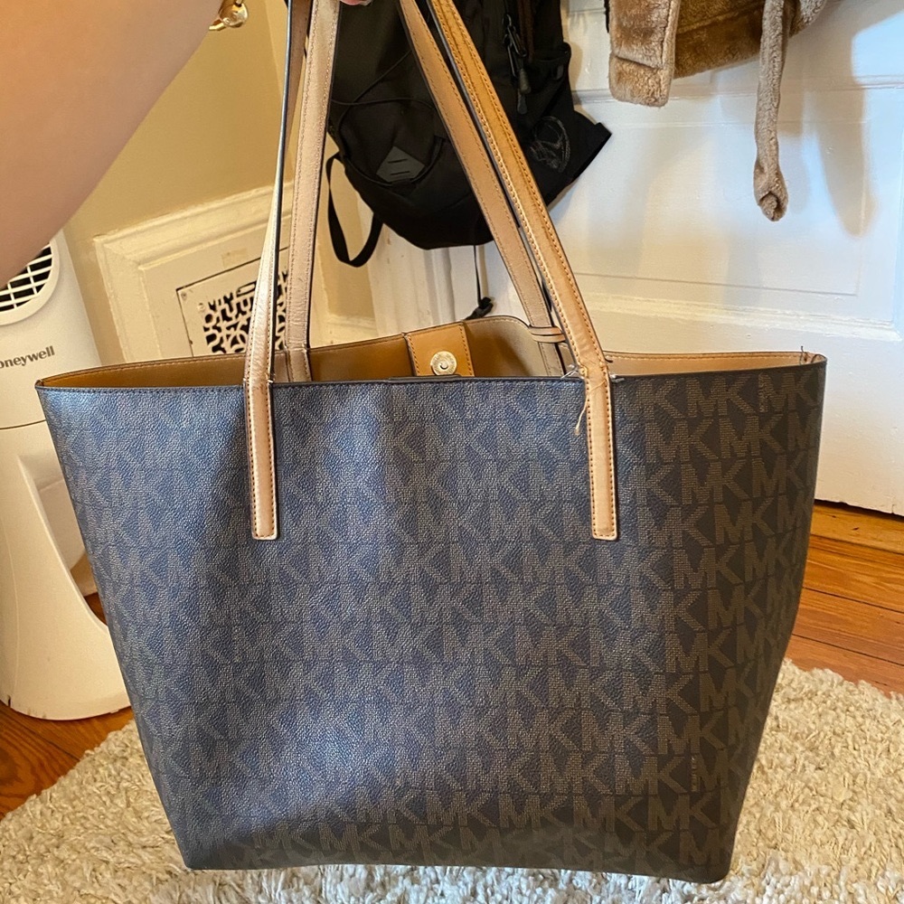 Michael Kors Tote, pouch and wallet